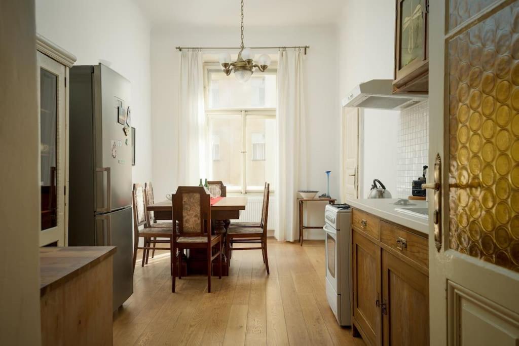 Artisan & Old-timey 2 Bedrooms Apartmán *