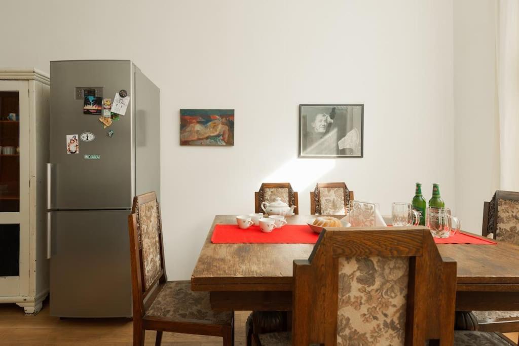 Artisan & Old-timey 2 Bedrooms Apartmán *