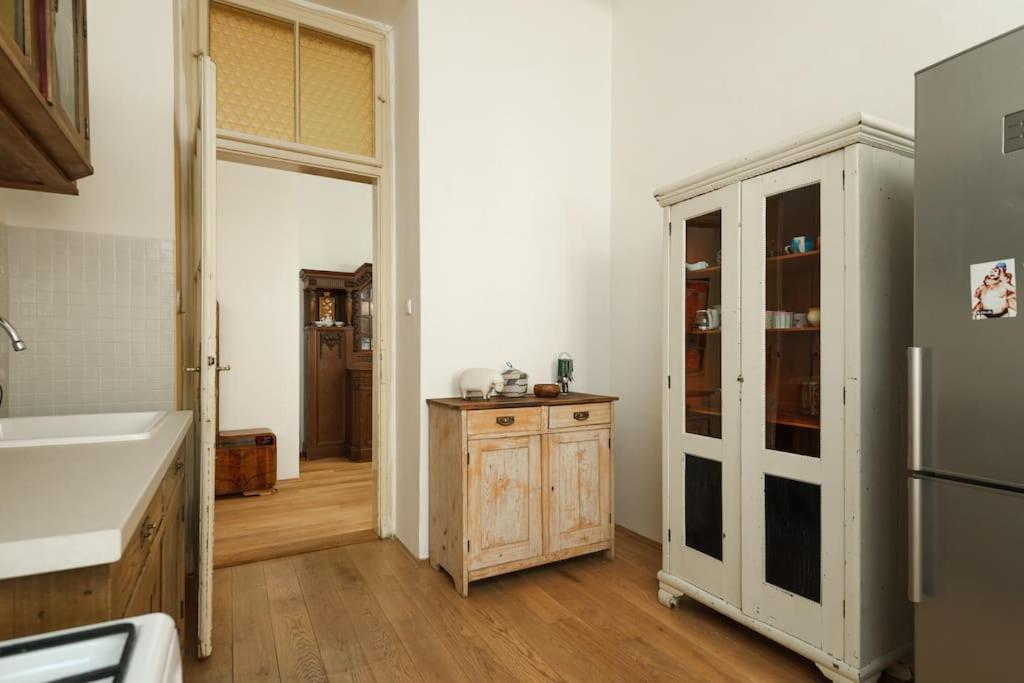Artisan & Old-timey 2 Bedrooms Apartmán *